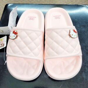 Brand New Sanrio Hello Kitty Slippers Size: US 7.5 - 8.5